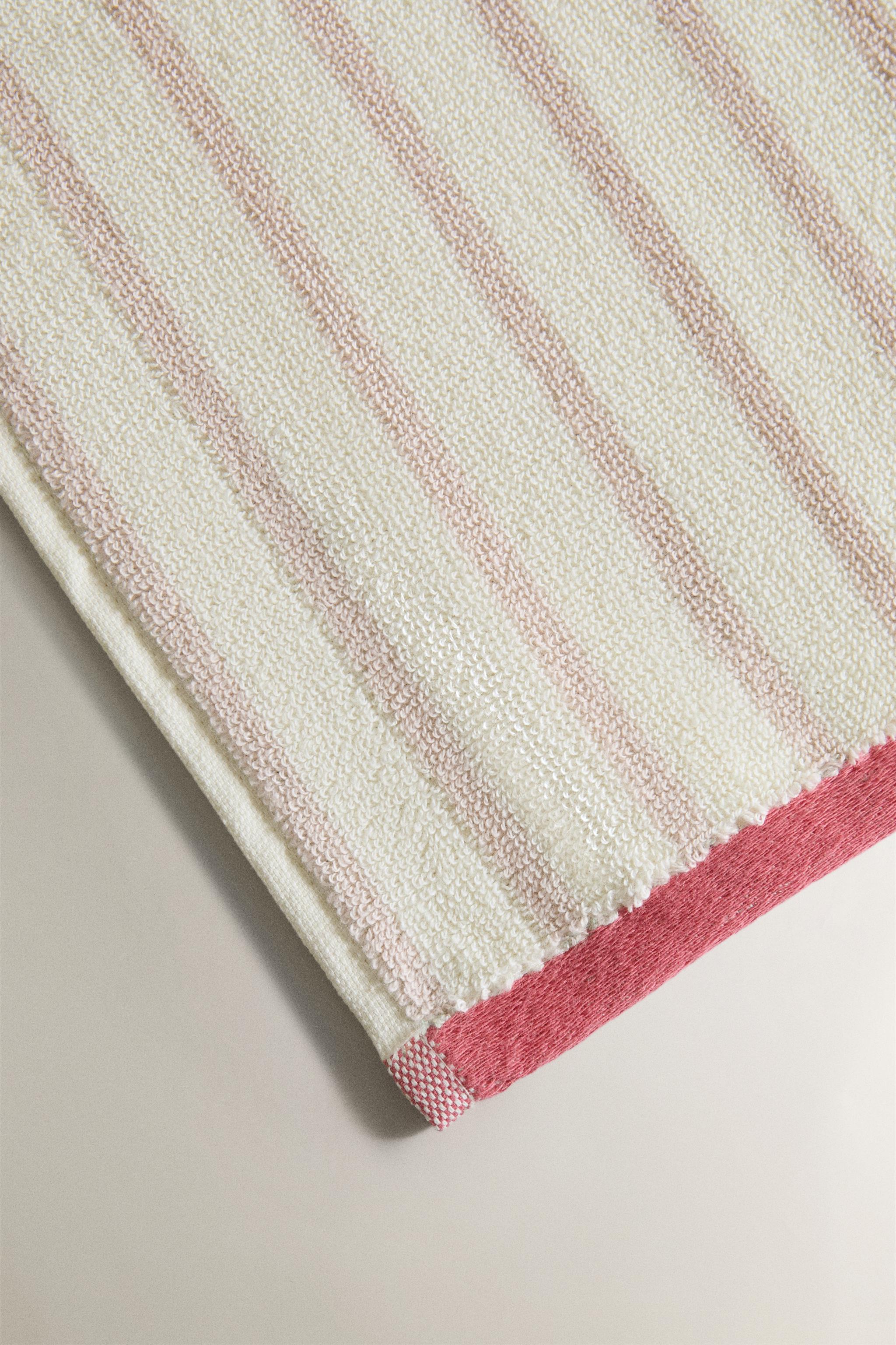 KIDS’ REVERSIBLE STRIPED BATH TOWEL
